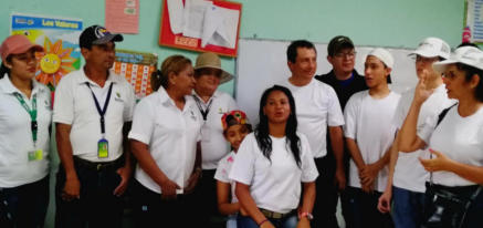 Grupo de voluntarios en Mamoni Arriba